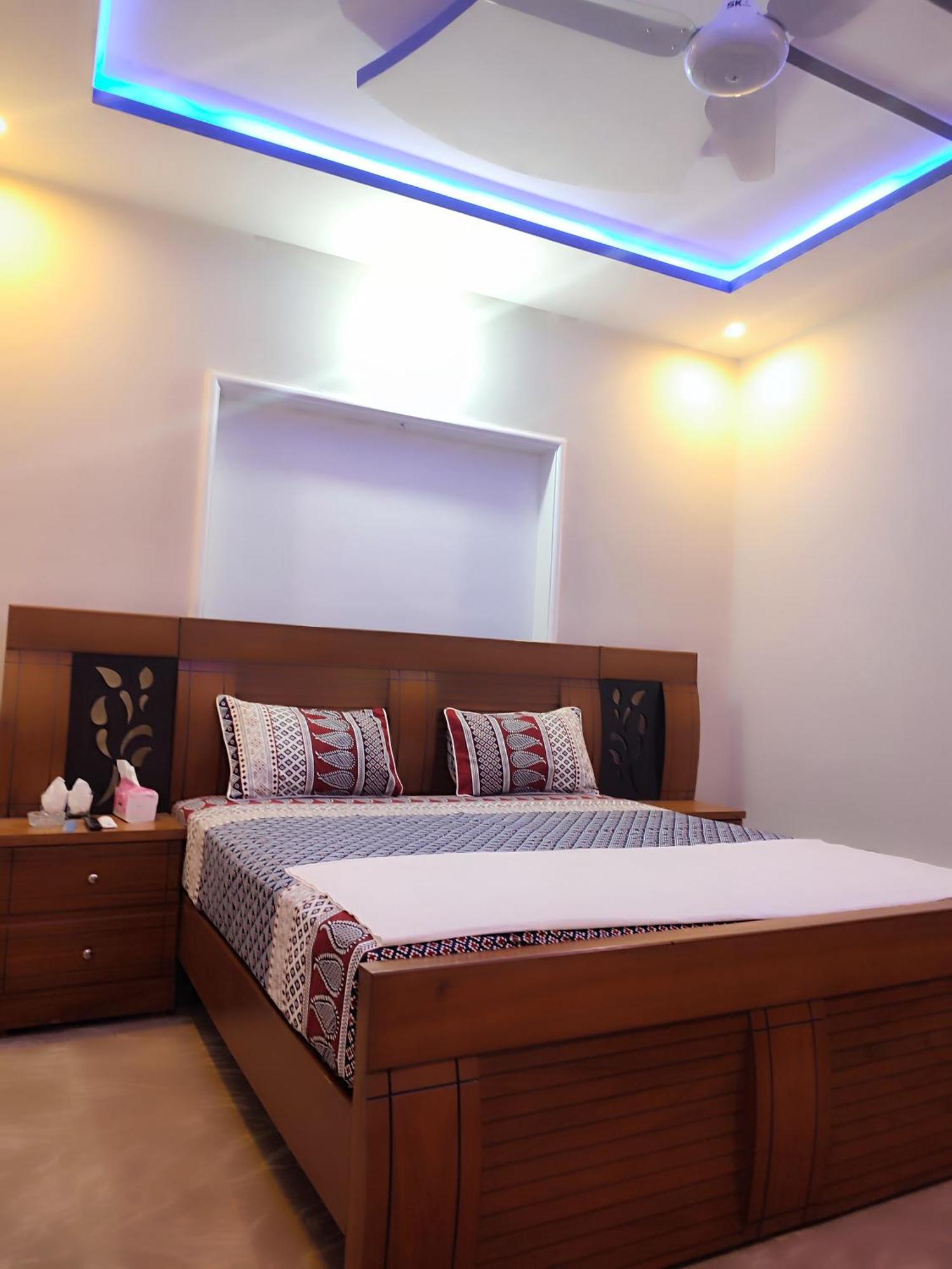 Lavish Inn Исламабад Экстерьер фото